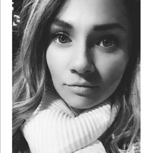 Meet your Posher, Raquel